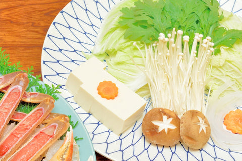 カニ鍋の具材おすすめ15選｜入れてはいけないNG具材と入れる順番【プロ監修】